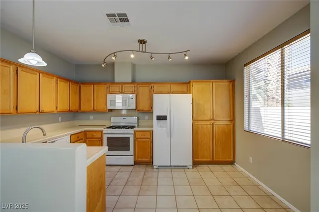 $2,000 | 162 Mountainside Drive, Henderson, NV 89012