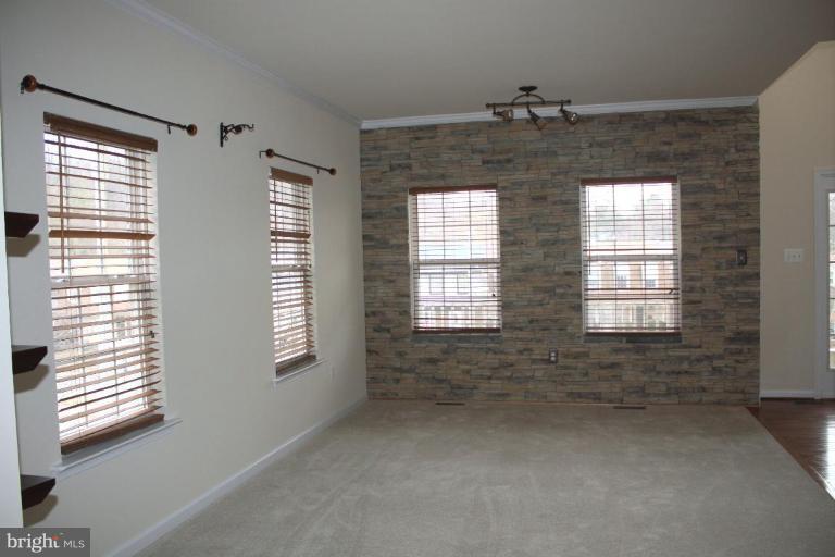 410 Longdraft Road Gaithersburg, MD 20878 - Photo 11 of 22 Living Room