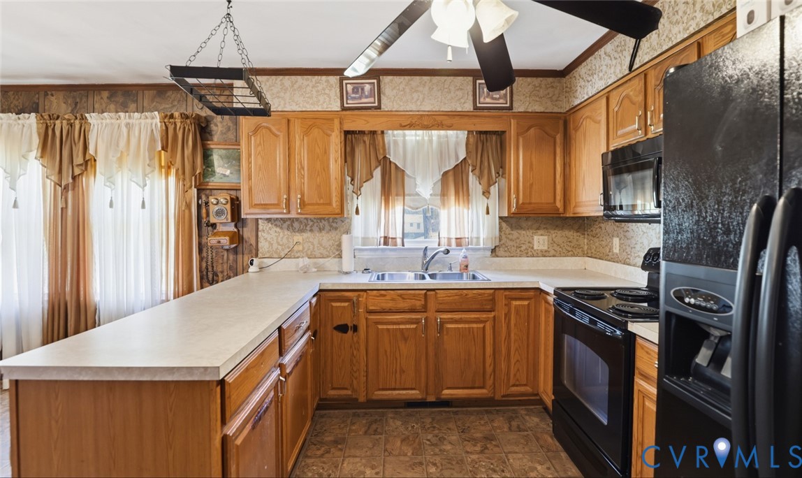 19353 Boulwares Road Ruther Glen, VA 22546 - Photo 25 of 62 Kitchen featuring a peninsula, black appliances, w