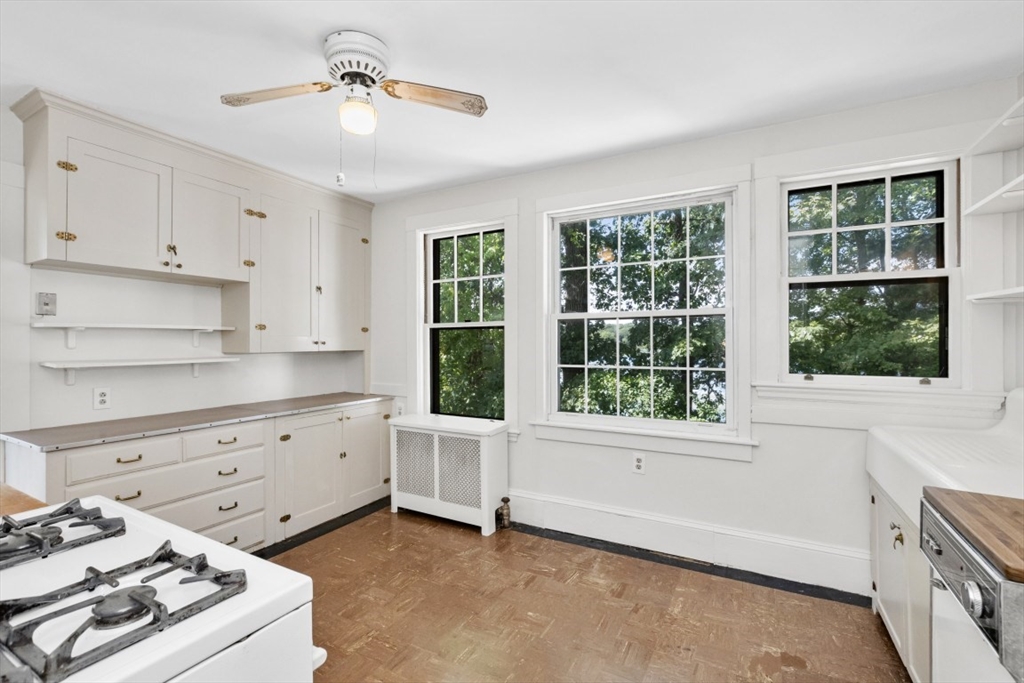 75 Riverview Avenue Waltham, MA 02453 - Photo 8 of 41