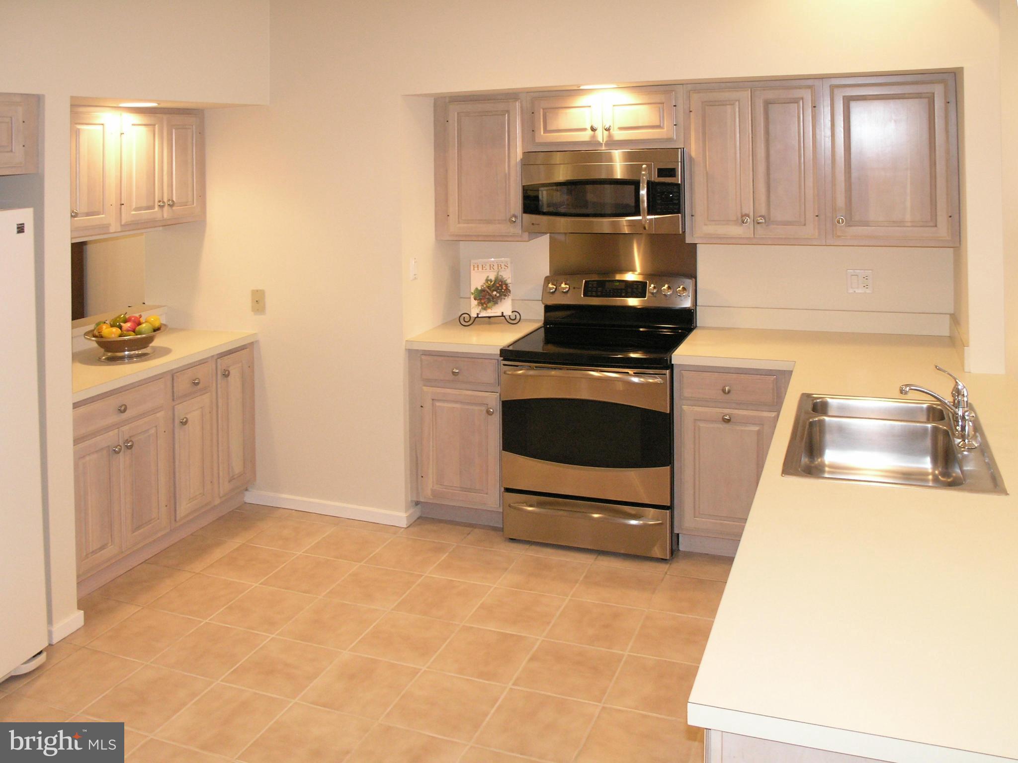 11554 Hemingway Drive Reston, VA 20194 - Photo 8 of 30 Kitchen