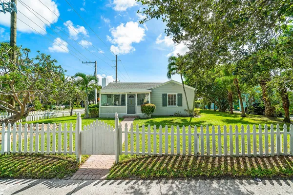 $1,549,000 | 145 North Swinton Avenue, Delray Beach, FL 33444
