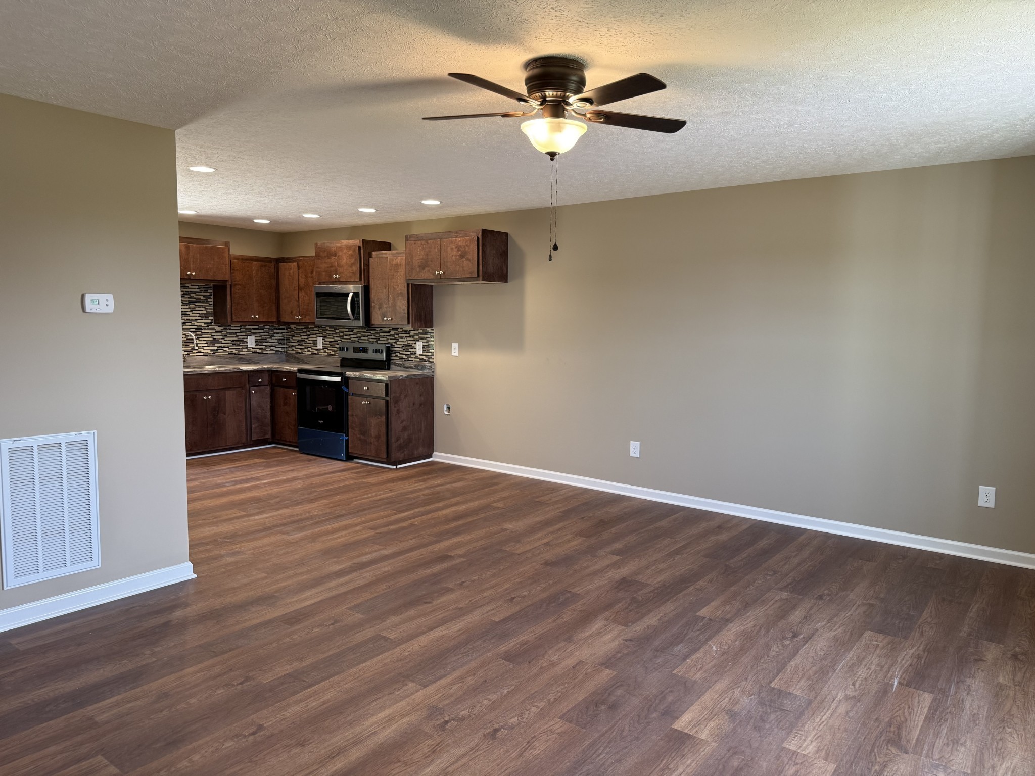 93 Hesselly Road Decherd, TN 37324 - Photo 2 of 13