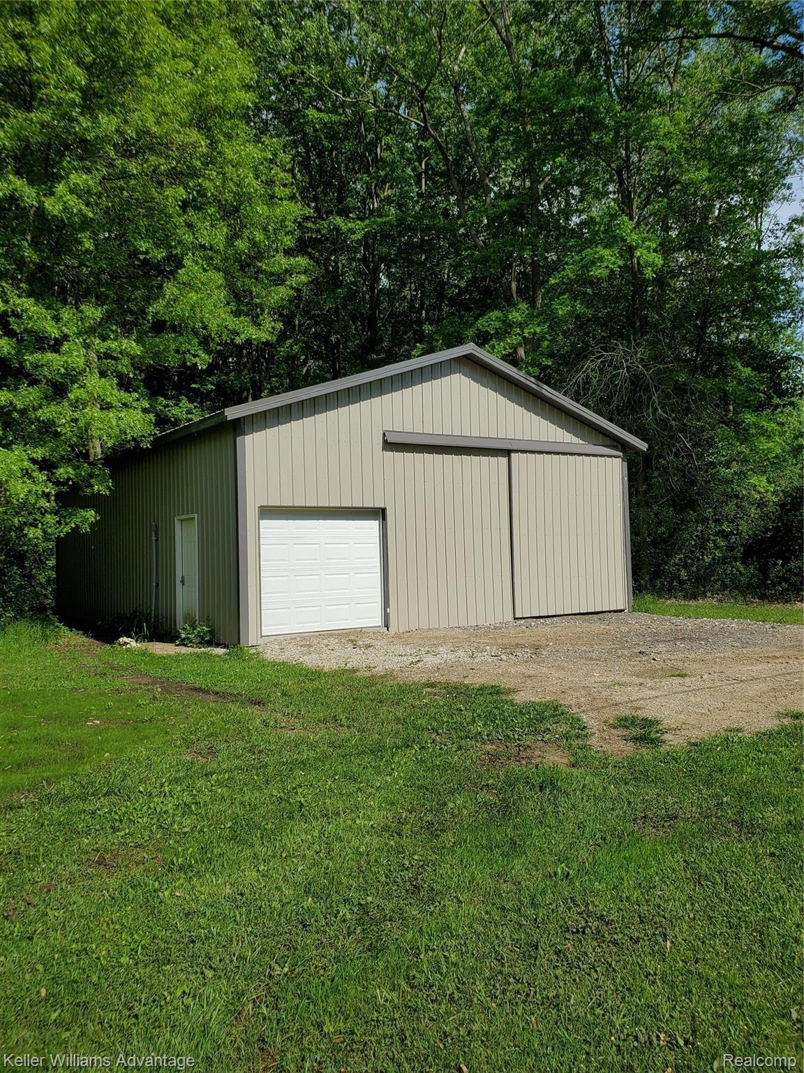 21239 Otter Road Belleville, MI 48111 - Photo 12 of 13 20200527_164856 - Copy.jpg