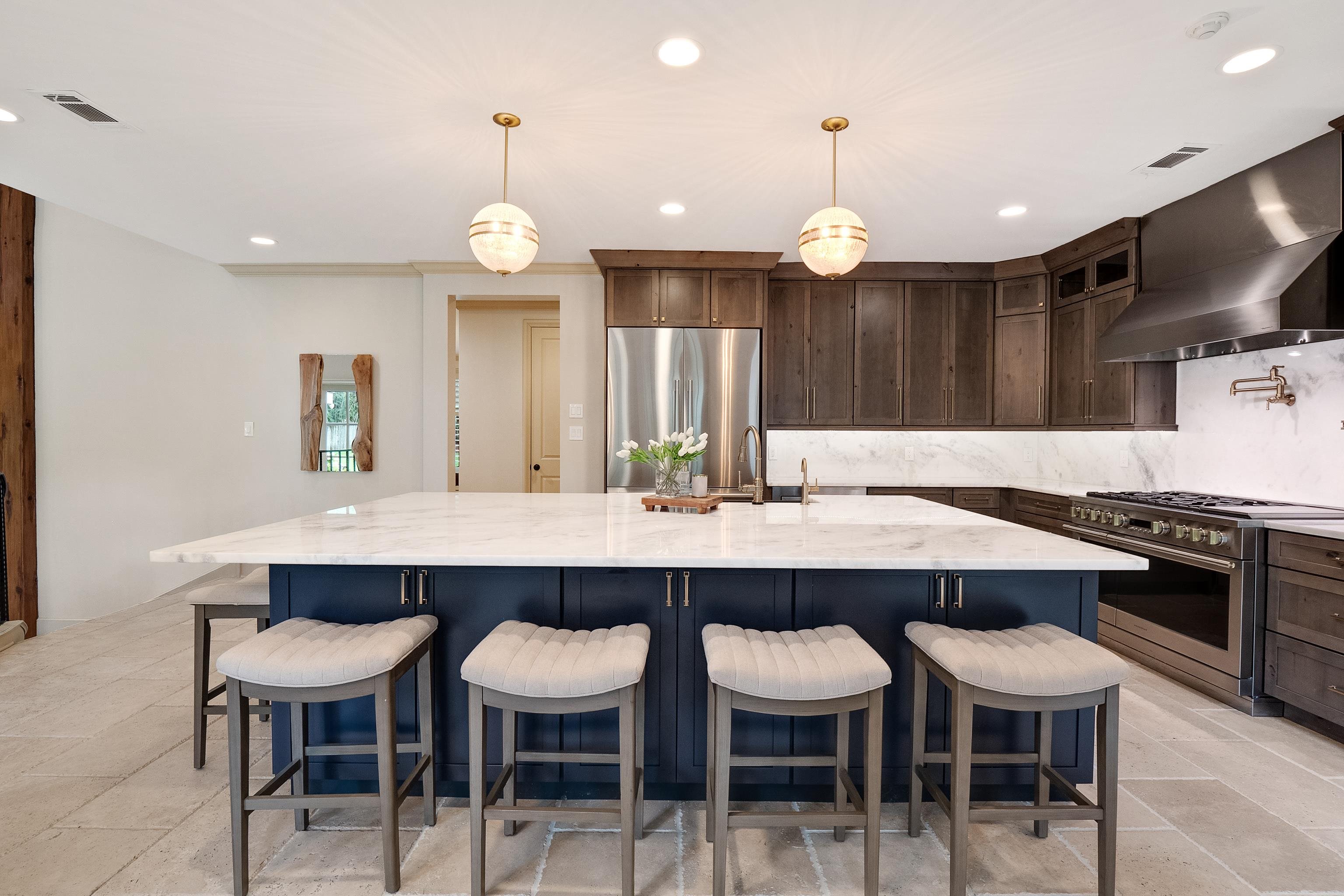 5720 Shady Grove Road Memphis, TN 38120 - Photo 13 of 40 a large kitchen with a table and chairs