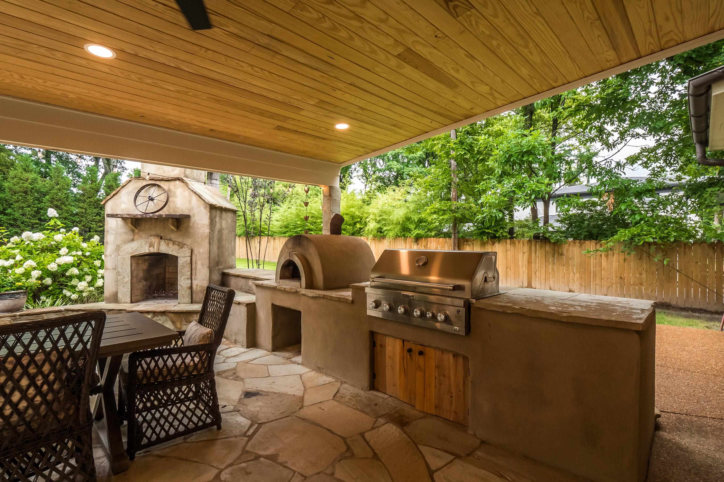 5720 Shady Grove Road Memphis, TN 38120 - Photo 31 of 40 a view of a chairs and table in patio