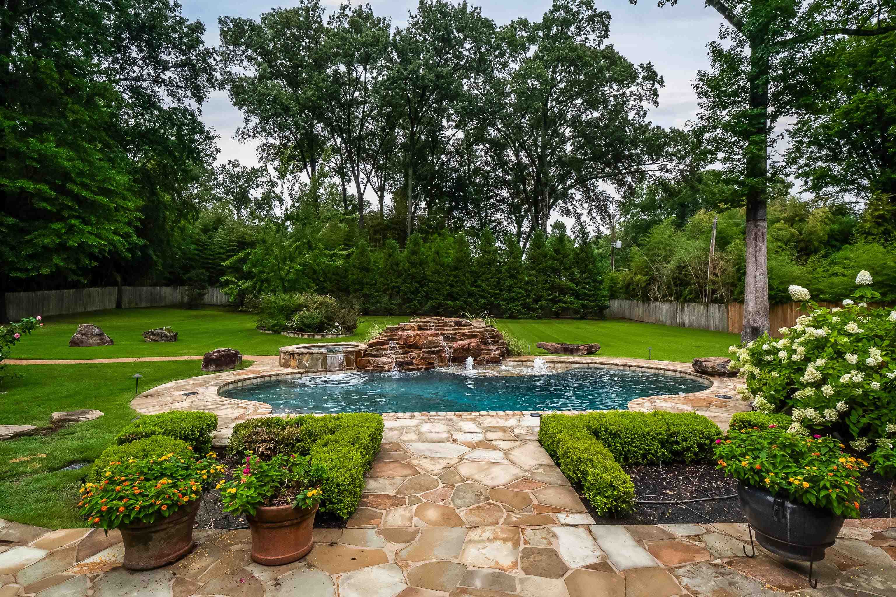 5720 Shady Grove Road Memphis, TN 38120 - Photo 36 of 40 a view of a garden with lawn chairs