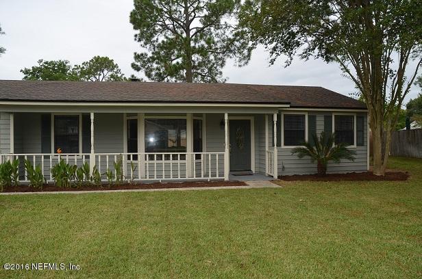 10982 Reading Road Jacksonville, FL 32257 - Photo 2 of 27 a front view of a house with a garden