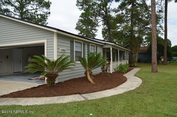 10982 Reading Road Jacksonville, FL 32257 - Photo 5 of 27 a view of a house with backyard and a tree