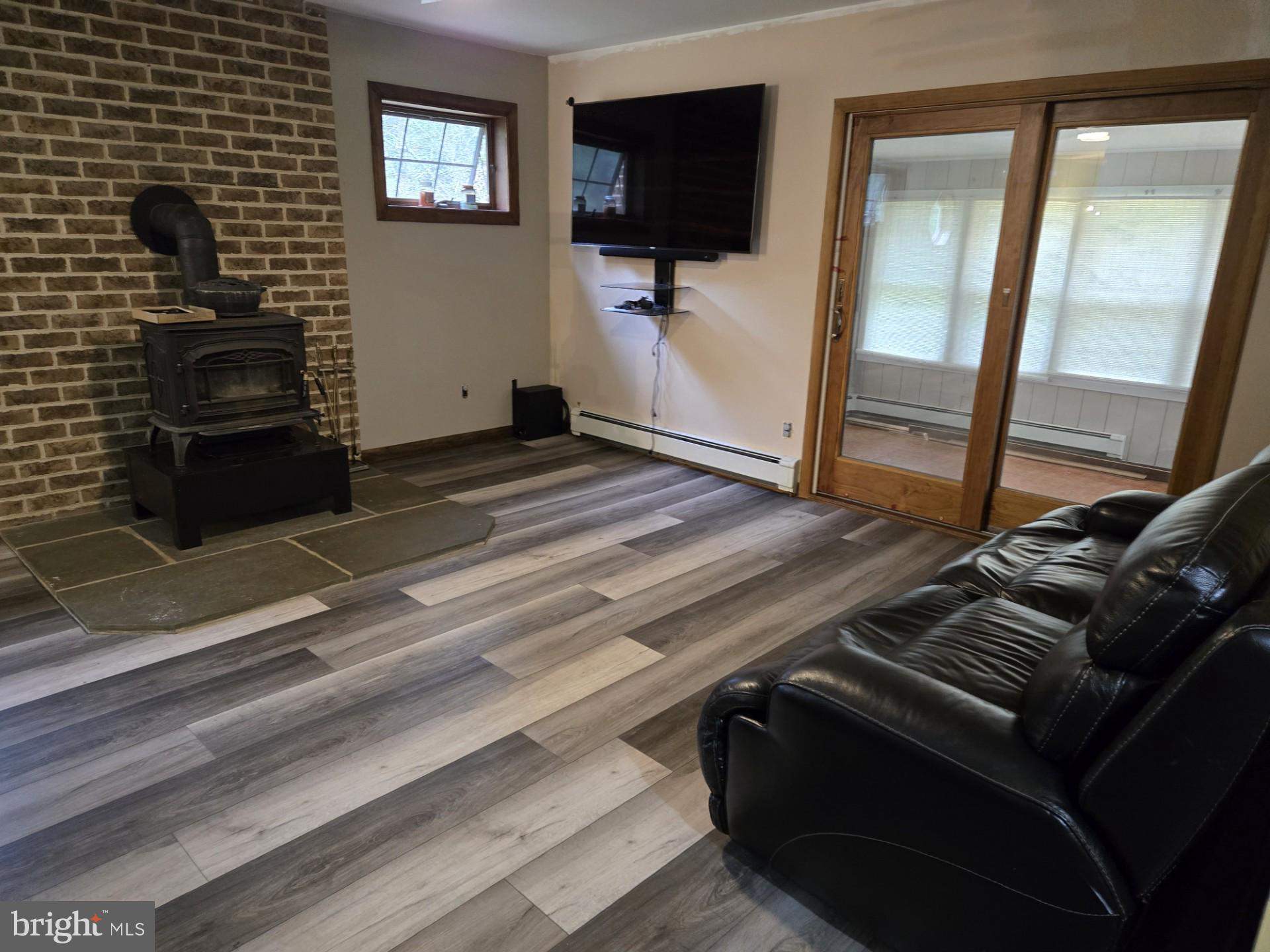 73 Old Company Road Barto, PA 19504 - Photo 4 of 44 Living Rm