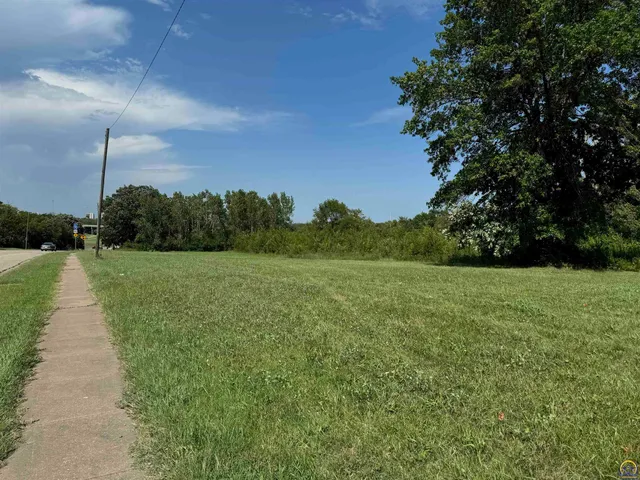 $150,000 | 802 Southeast 17th Street, Topeka, KS 66607