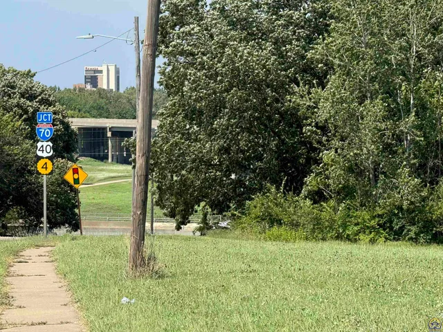 $150,000 | 802 Southeast 17th Street, Topeka, KS 66607