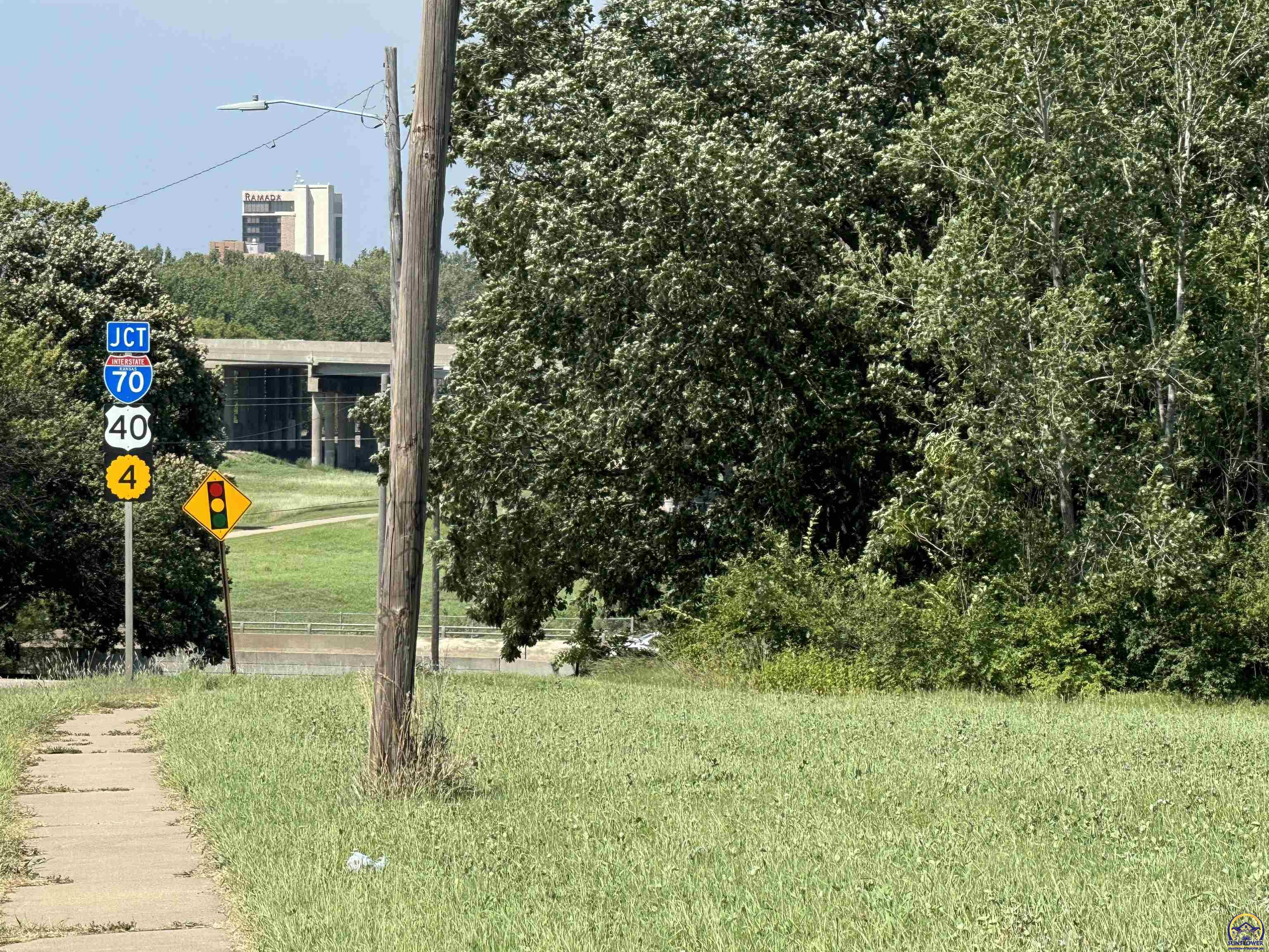 802 Southeast 17th Street Topeka, KS 66607 - Photo 4 of 5