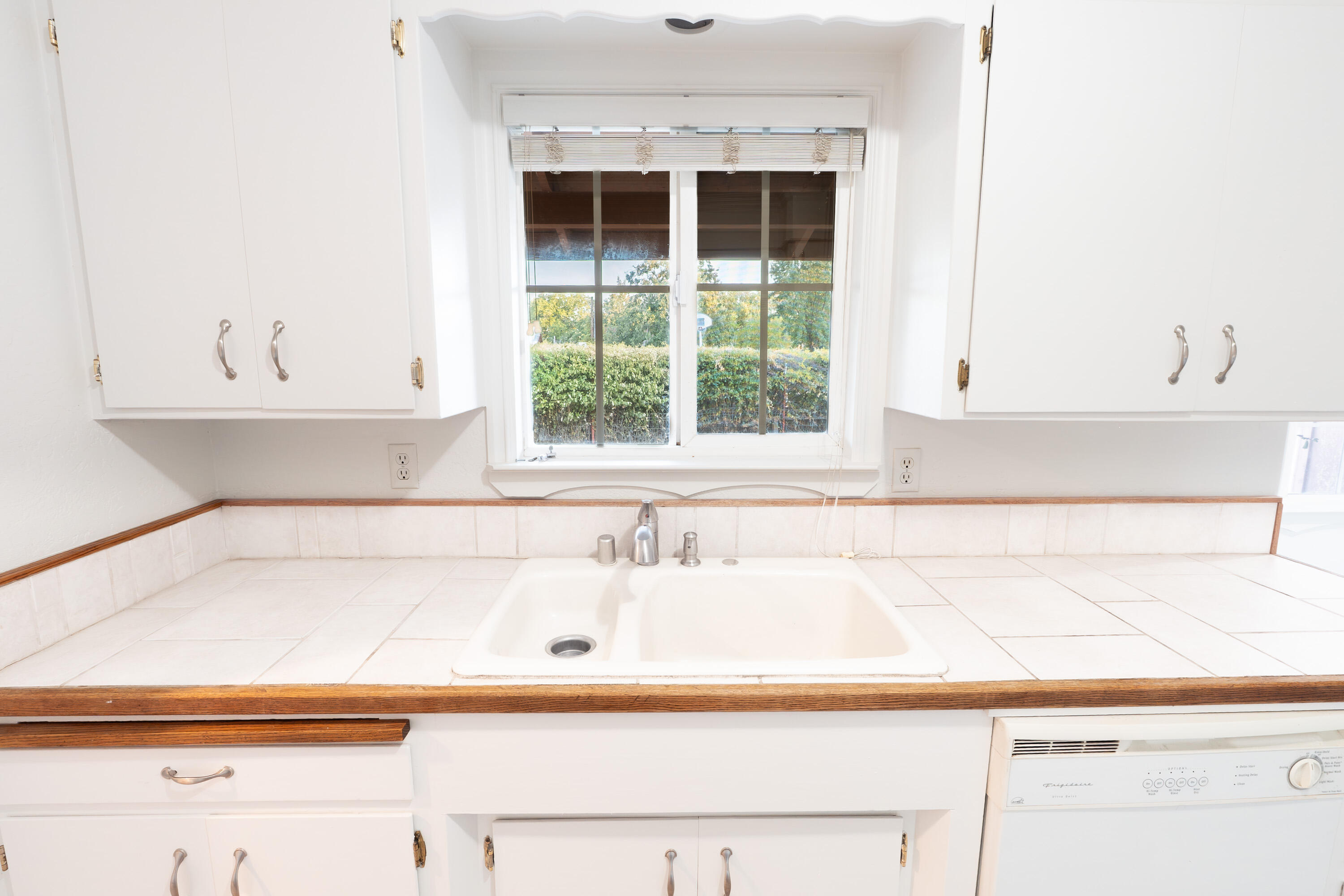 13990 South Fork Road Igo, CA 96047 - Photo 7 of 38 Kitchen Sink