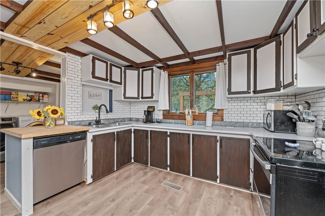 14404 Lime Kiln Road Barre, NY 14411 - Photo 19 of 40 Kitchen