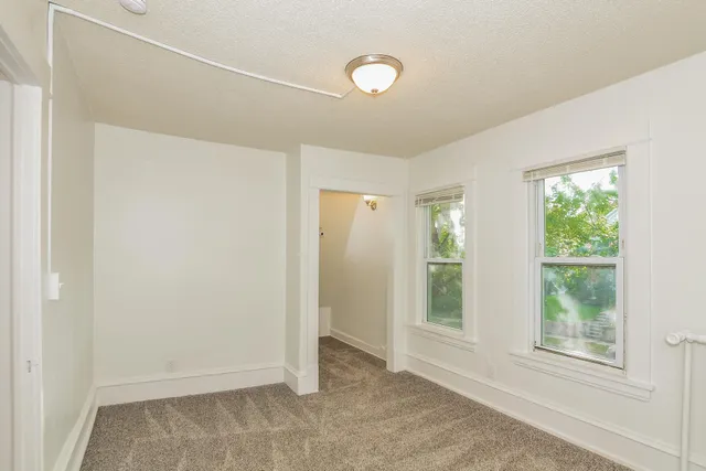 $1,899 | 250 North Irving Avenue, Minneapolis, MN 55405