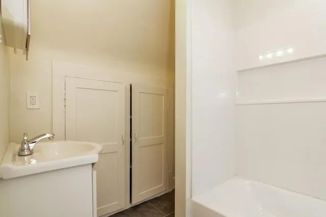 $1,899 | 250 North Irving Avenue, Minneapolis, MN 55405