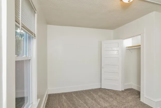 $1,899 | 250 North Irving Avenue, Minneapolis, MN 55405