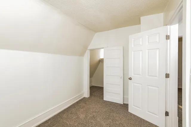 $1,899 | 250 North Irving Avenue, Minneapolis, MN 55405