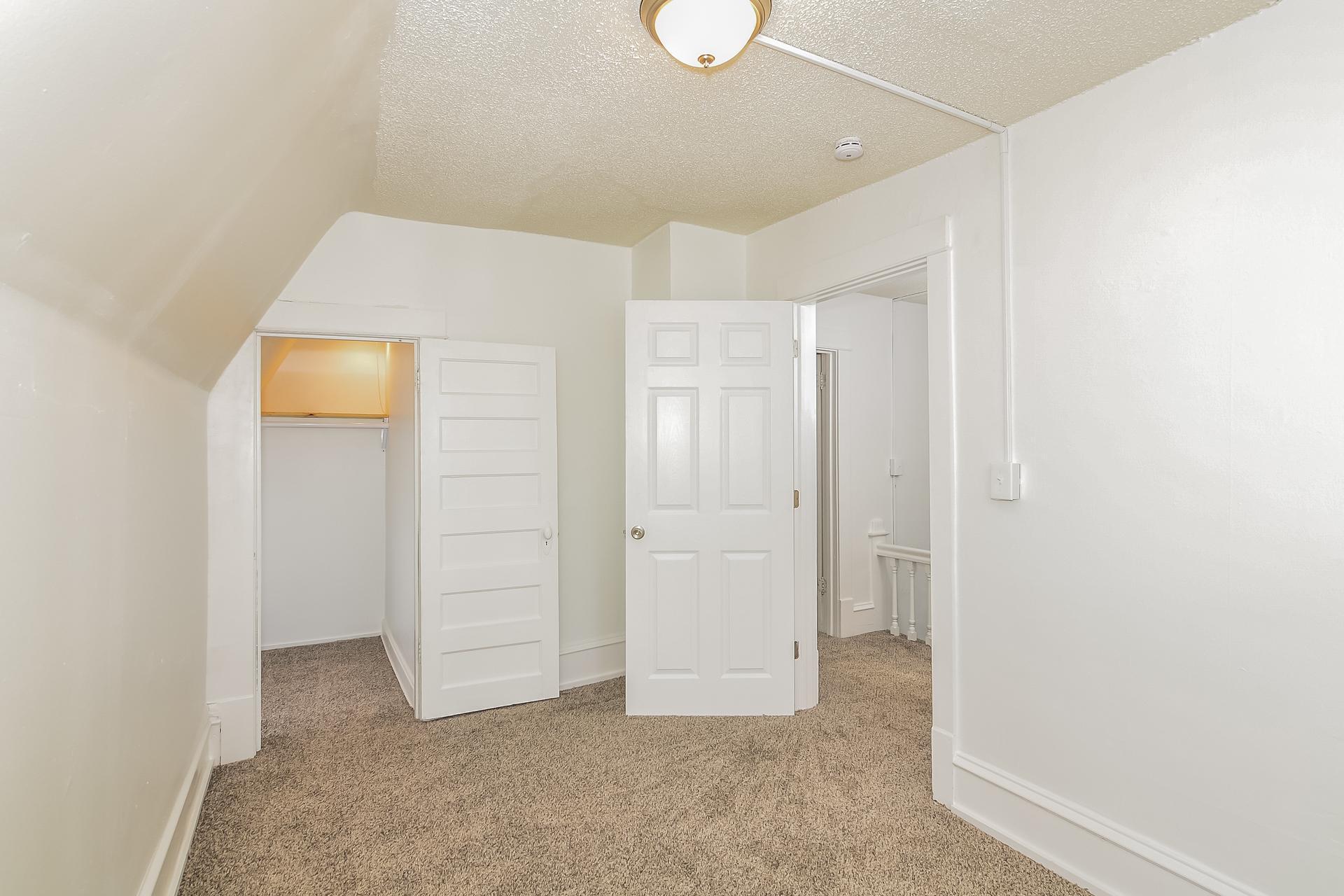 250 North Irving Avenue Minneapolis, MN 55405 - Photo 26 of 31