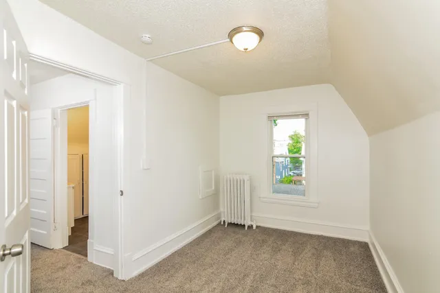 $1,899 | 250 North Irving Avenue, Minneapolis, MN 55405