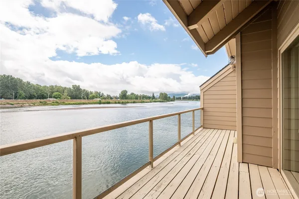 $349,900 | 1310 River Road, Unit 2, Longview, WA 98632