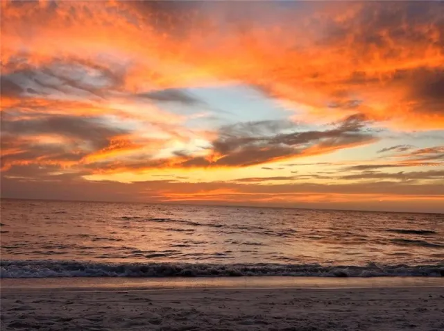 $645,000 | 802 Hidden Harbour Drive, Indian Rocks Beach, FL 33785