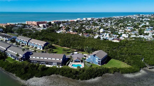 $645,000 | 802 Hidden Harbour Drive, Indian Rocks Beach, FL 33785