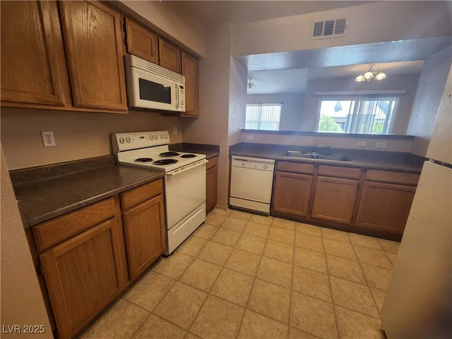 $1,400 | 6650 West Warm Springs Road, Unit 2121, Las Vegas, NV 89118