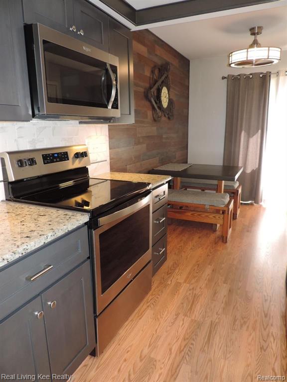 1422 Oakbrook Rochester Hills Rochester, MI 48307 - Photo 8 of 33