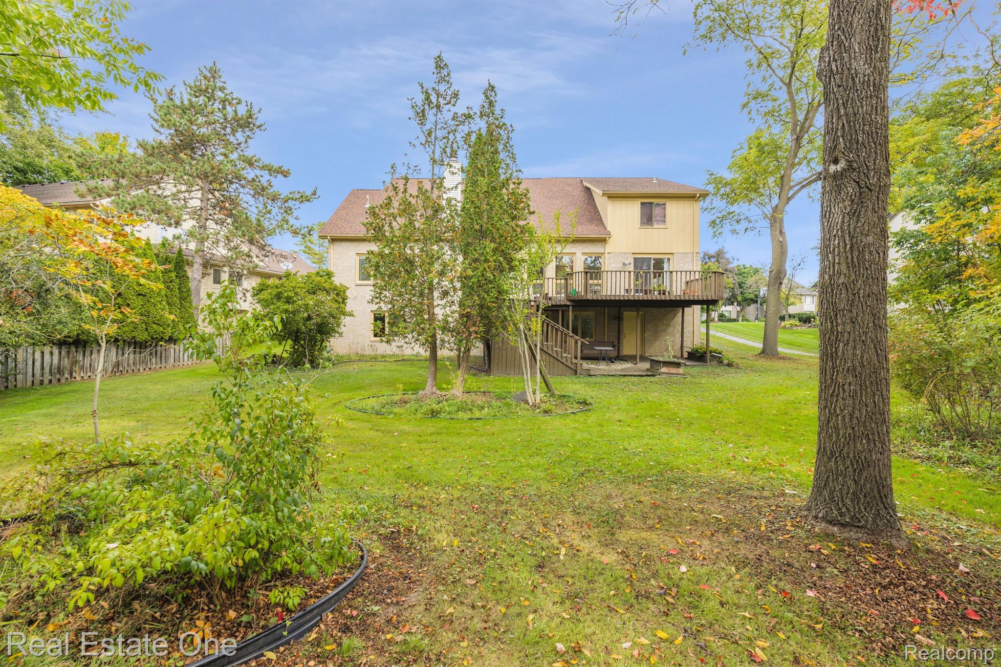 30971 Country Ridge Circle Farmington, MI 48331 - Photo 6 of 47 VIEW OF THE LARGE PRIVATE YARD
