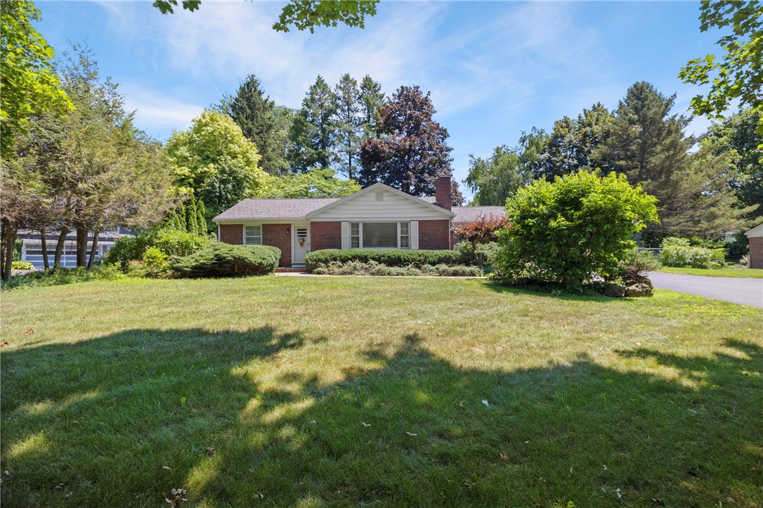 112 Washington Road Pittsford, NY 14534 - Photo 4 of 37 Large front yard