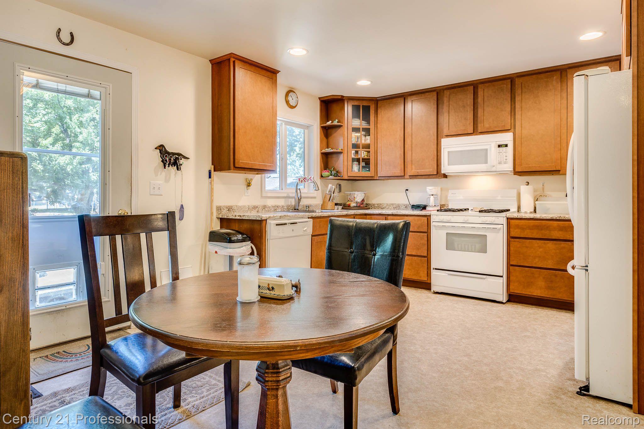 7076 Emerson Road Lexington, MI 48450 - Photo 8 of 27 Gallery Image 8