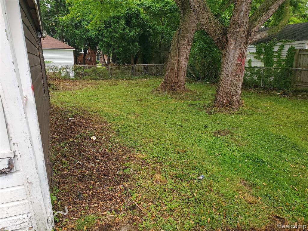 16544 Burt Road Detroit, MI 48219 - Photo 4 of 14