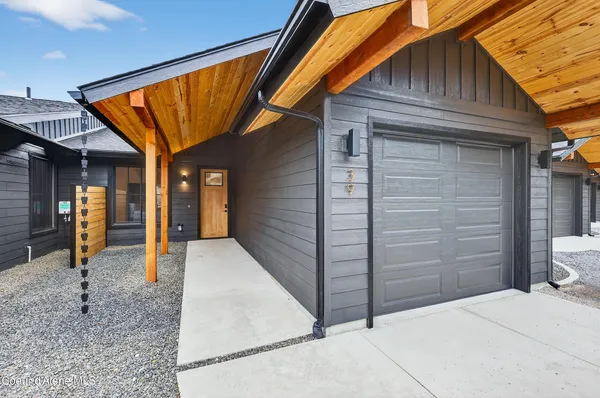 $925,000 | 25 Rebecca Lane, Nordman, ID 83848