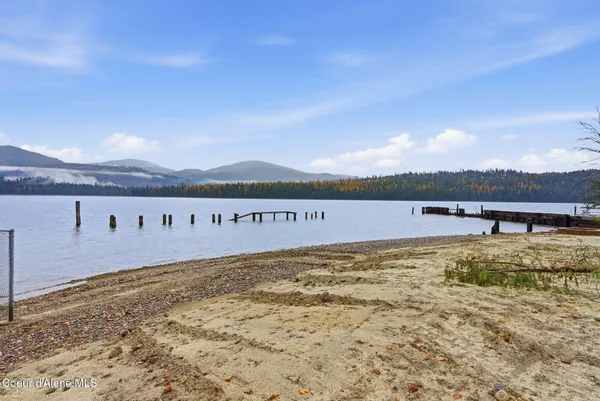 $949,900 | 25 Rebecca Lane, Nordman, ID 83848