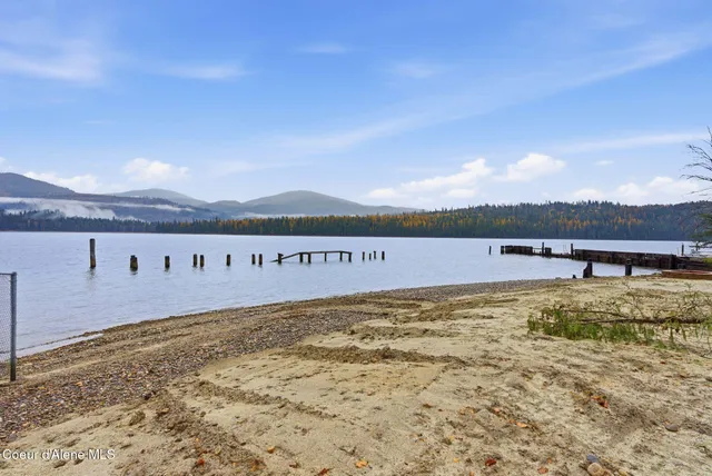 $949,900 | 25 Rebecca Lane, Nordman, ID 83848