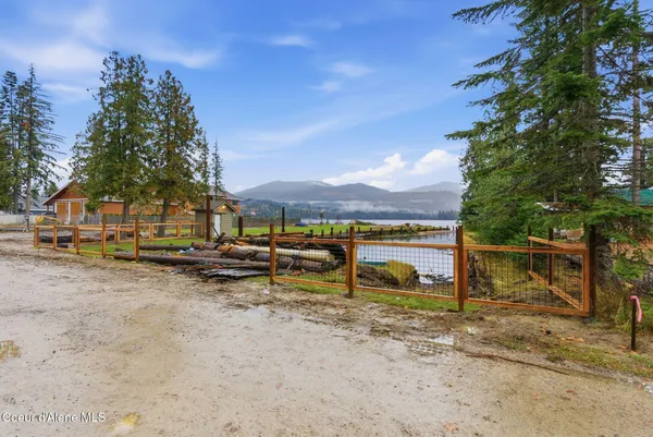 $949,900 | 25 Rebecca Lane, Nordman, ID 83848