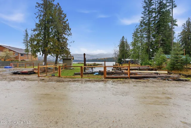 $949,900 | 25 Rebecca Lane, Nordman, ID 83848