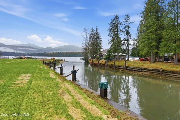 $949,900 | 25 Rebecca Lane, Nordman, ID 83848