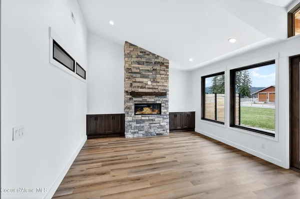 $925,000 | 25 Rebecca Lane, Nordman, ID 83848