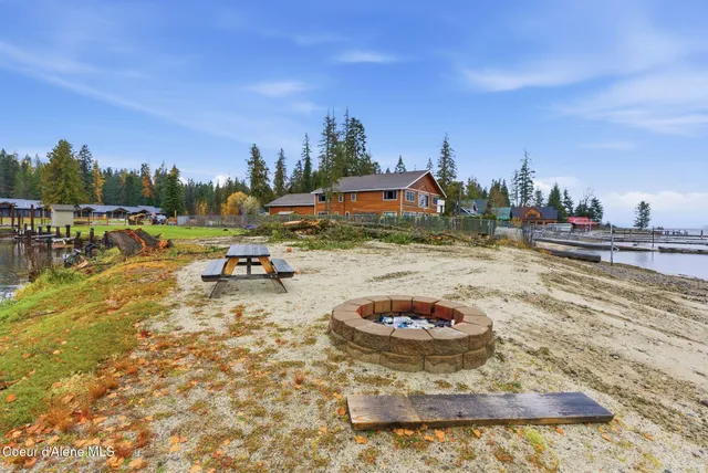 $949,900 | 25 Rebecca Lane, Nordman, ID 83848