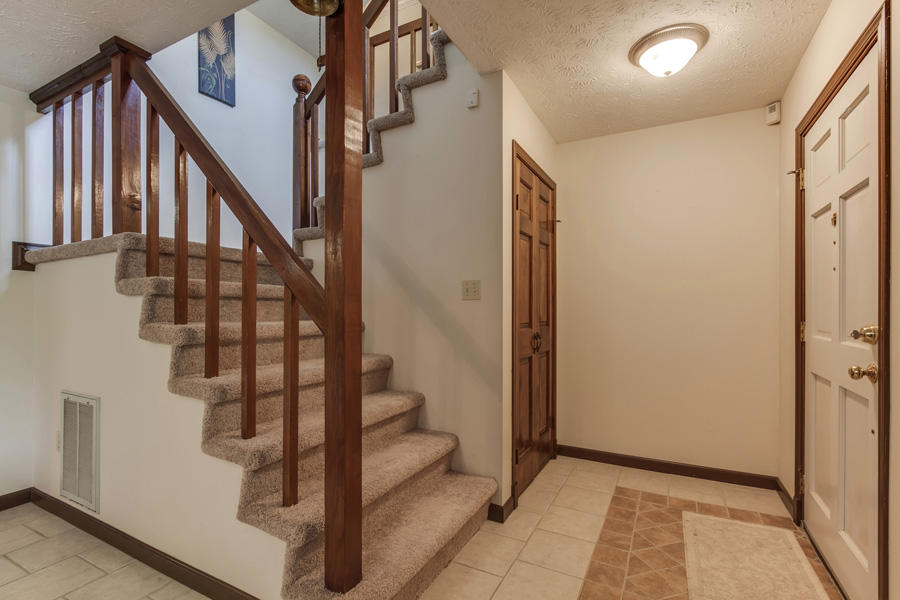 485 Ritz View Drive Blaine, TN 37709 - Photo 17 of 34 Stairs Up