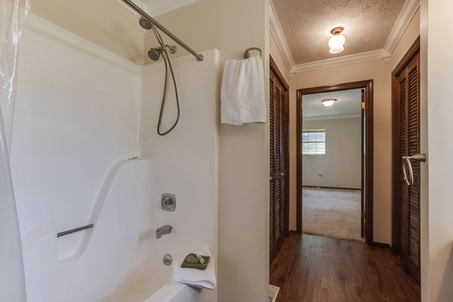 485 Ritz View Drive Blaine, TN 37709 - Photo 26 of 34 Full Bathroom