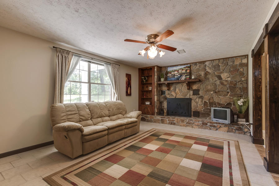 485 Ritz View Drive Blaine, TN 37709 - Photo 8 of 34 Living Room