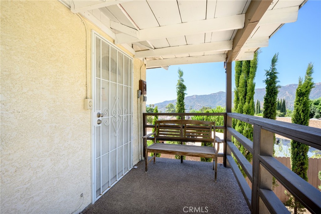 2526 Foothill Boulevard, Unit 1/2 La Crescenta, CA 91214 - Photo 4 of 25