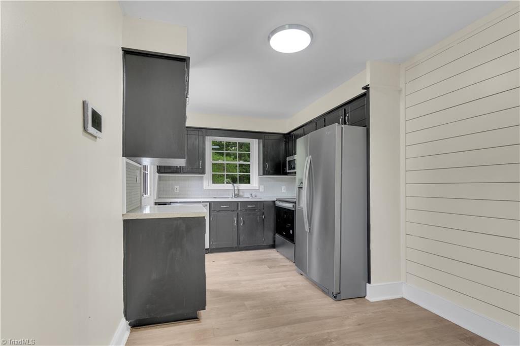 3416 Dillon Road Jamestown, NC 27282 - Photo 8 of 38 Kitchen with stainless steel appliances