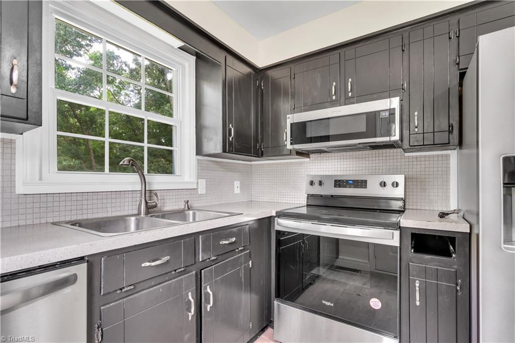 3416 Dillon Road Jamestown, NC 27282 - Photo 10 of 38 Gallery Image 10