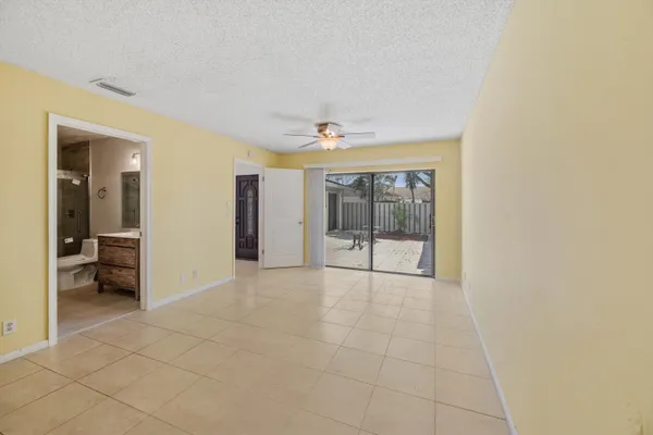 $2,150 | 8007 Ambach Way, Hypoluxo, FL 33462