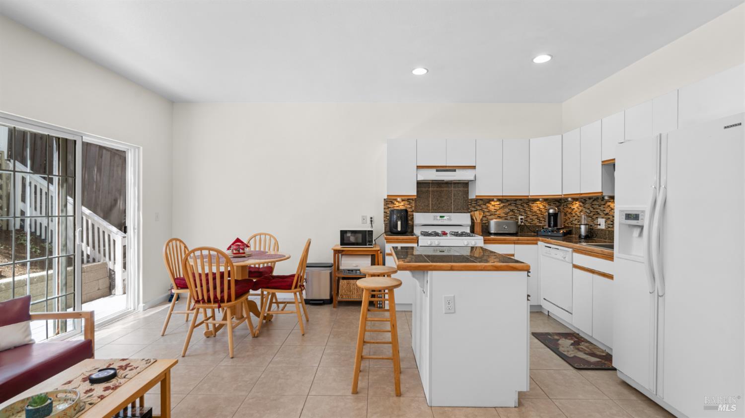 358 Rodeo Avenue Rodeo, CA 94572 - Photo 15 of 51 Gallery Image 15